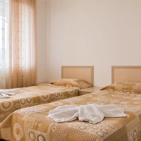 стената Апартхотел 3*